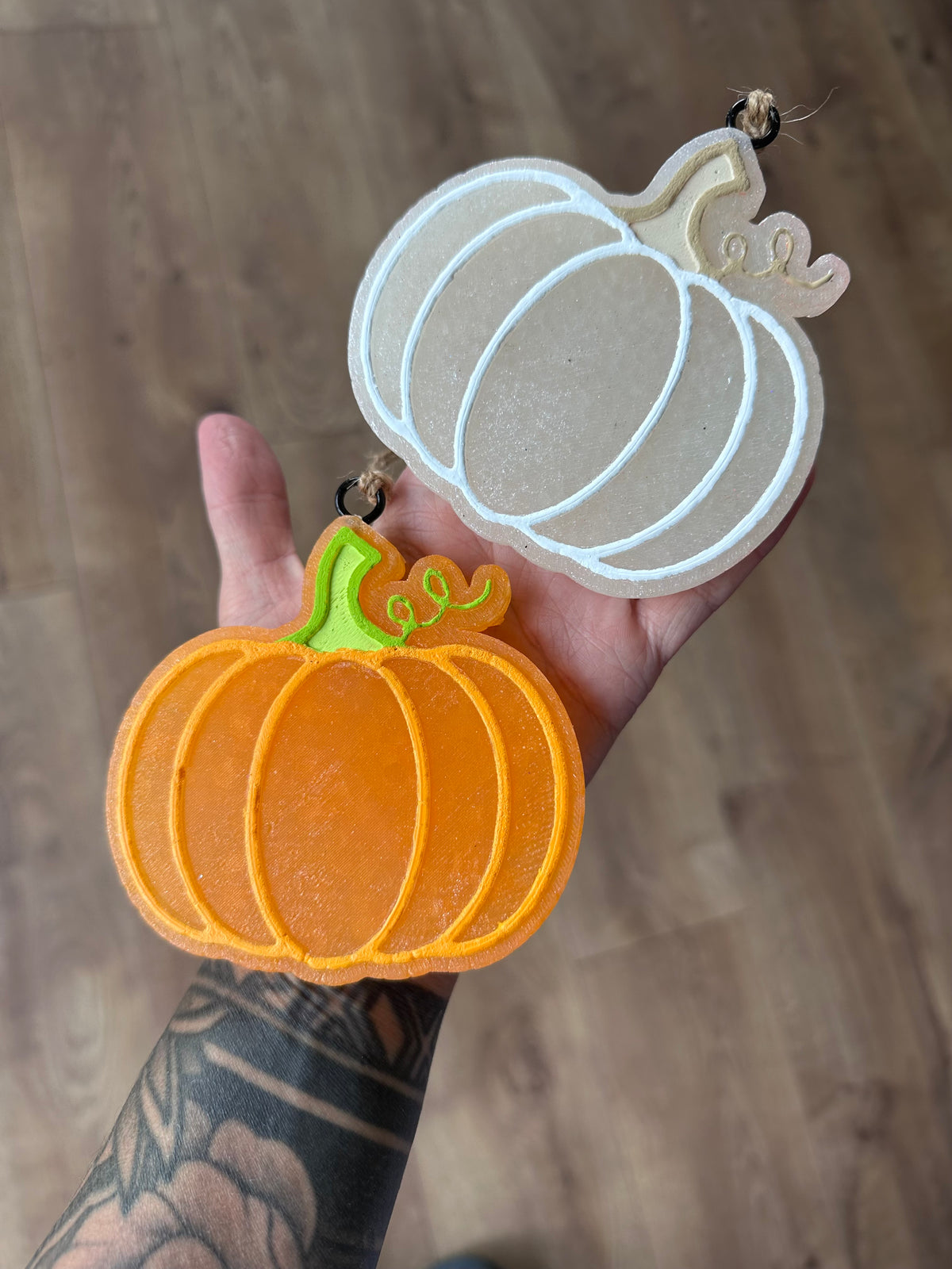 Plain Pumpkin With Curly Vine Freshie