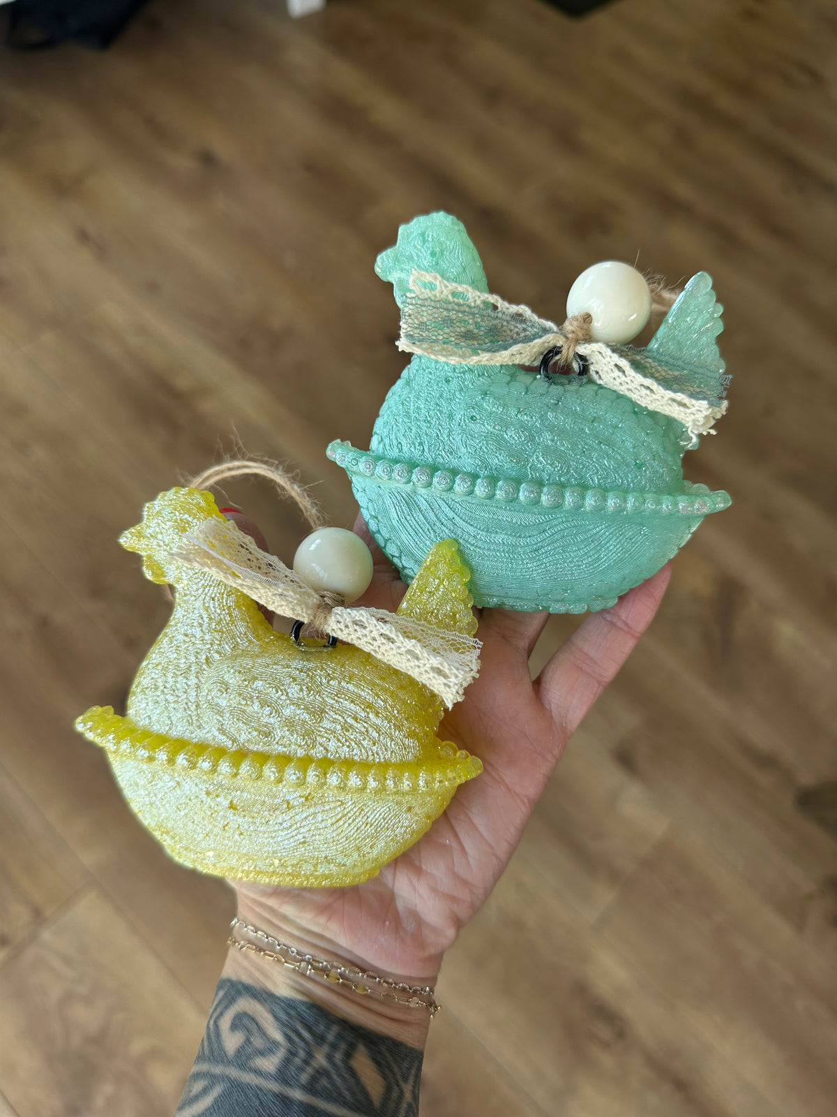 Vintage Hen On Nest 3D Freshie
