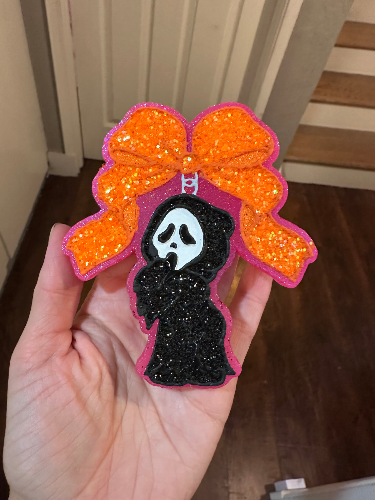 Scream Charm Bow Freshie