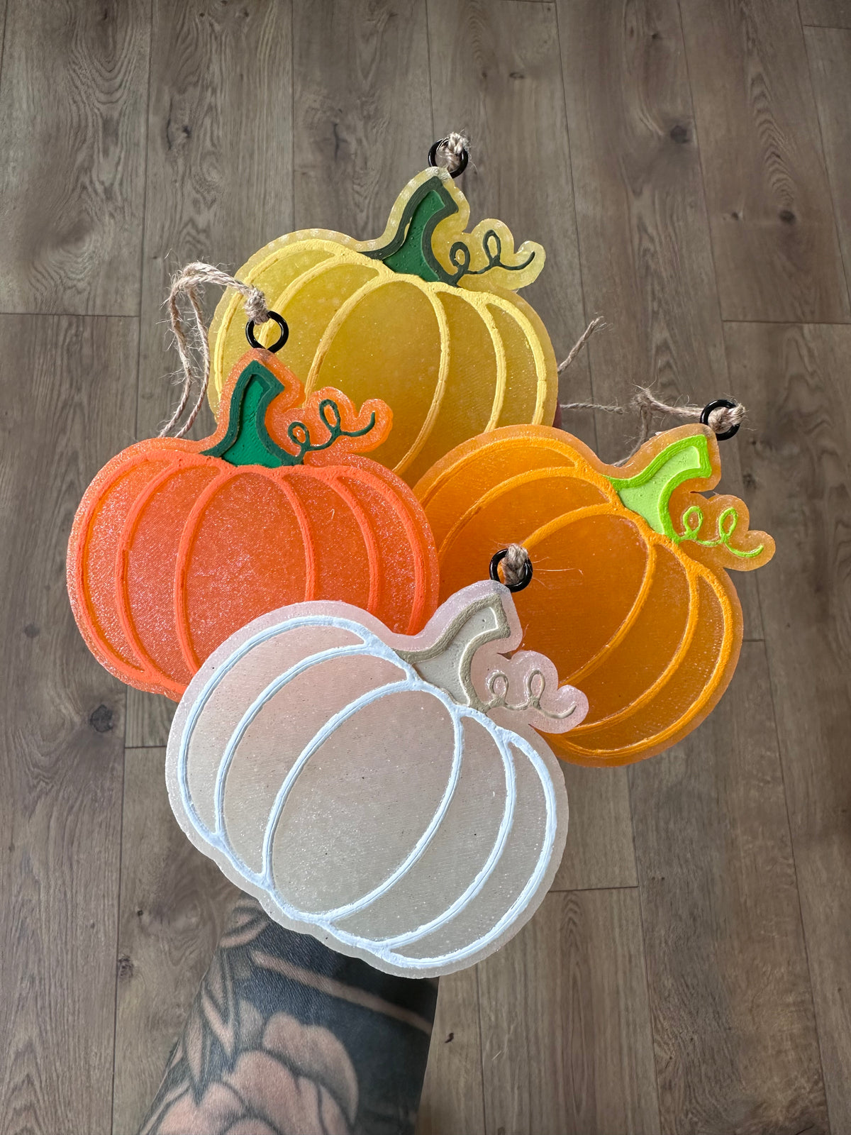 Plain Pumpkin With Curly Vine Freshie