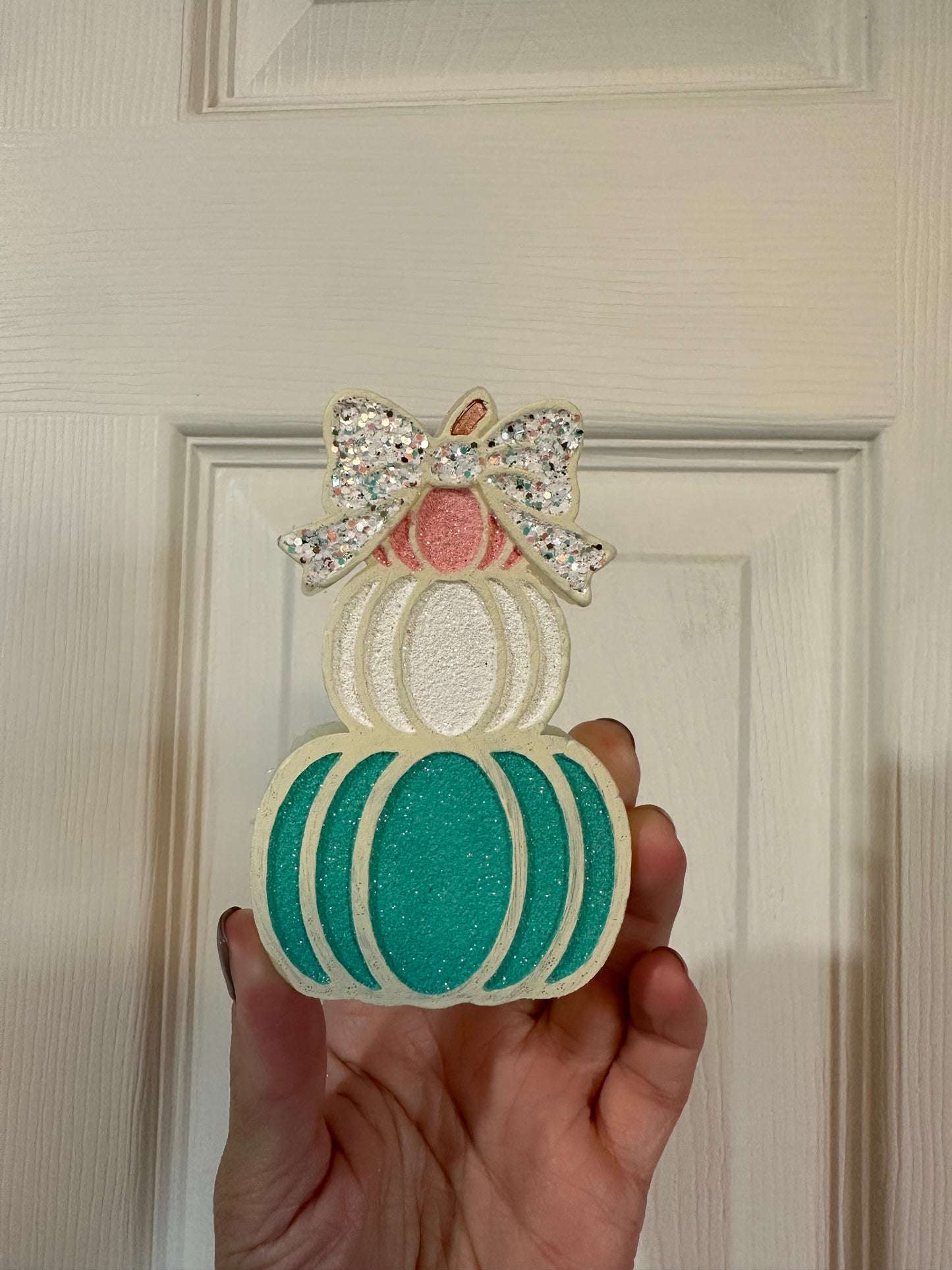 Stacked Pumpkins With Bow Freshie